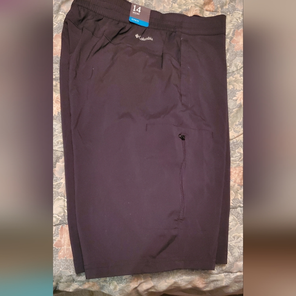 Columbia new with tags shorts women's sz 14 dark blue almost black.